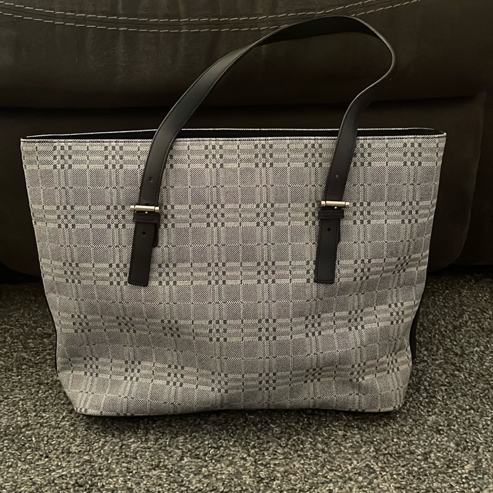 NWOT Burberry satchel shoulder bag no callouts. Navy & grey